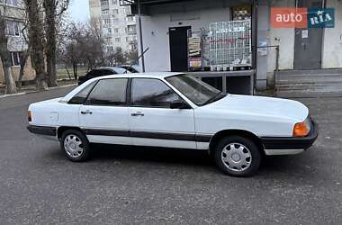 Седан Audi 100 1987 в Одессе