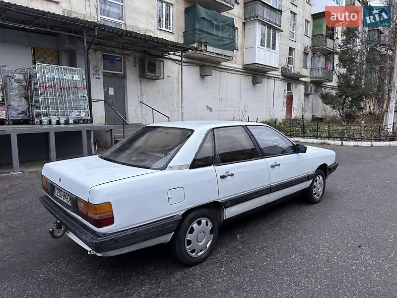 Седан Audi 100 1987 в Одессе