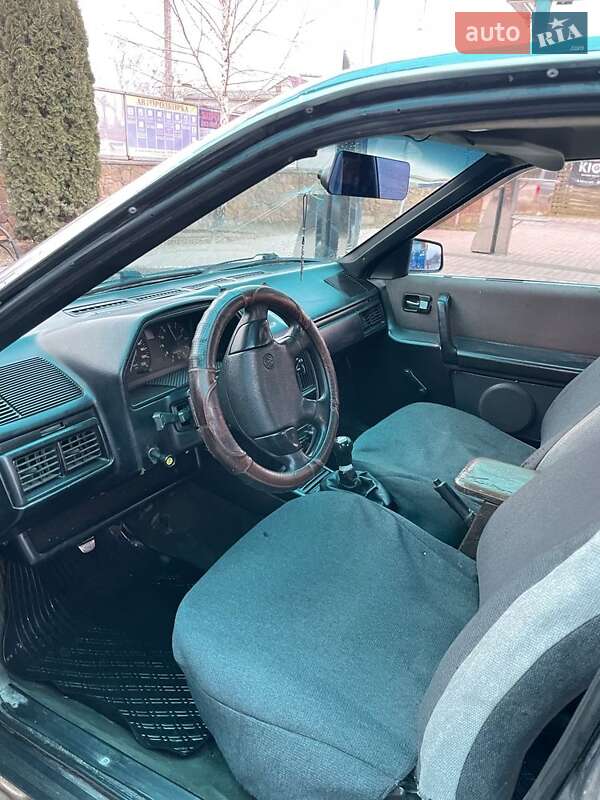 Седан Audi 100 1986 в Березному