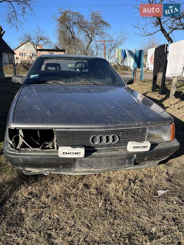 Audi 100 1984 Audi 100 1984