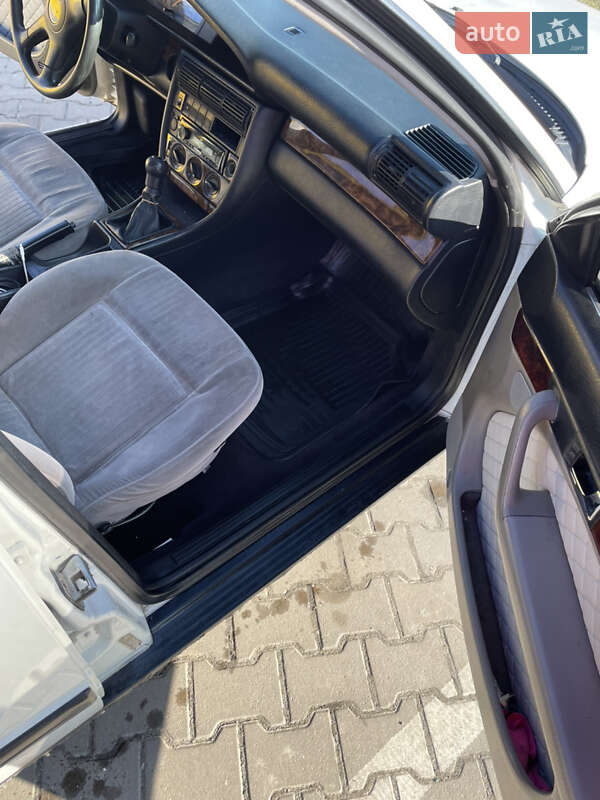 Седан Audi 100 1993 в Дубно
