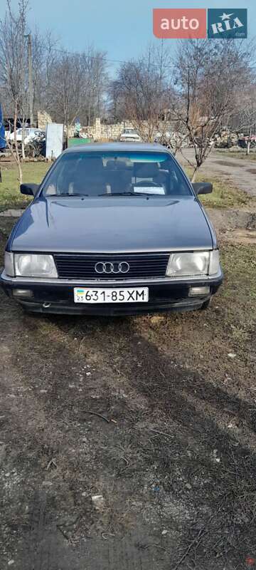 Седан Audi 100 1986 в Кельменцах