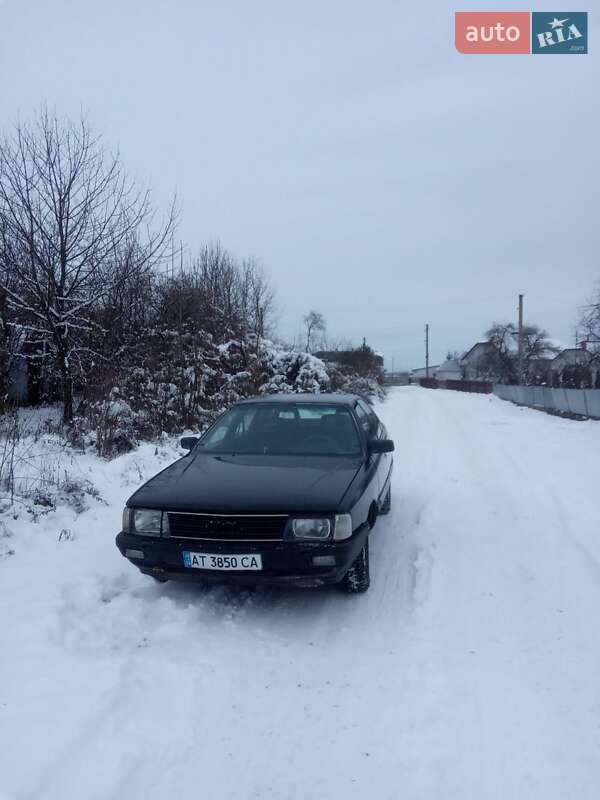 Седан Audi 100 1988 в  фото Седан Audi 100 1988 в