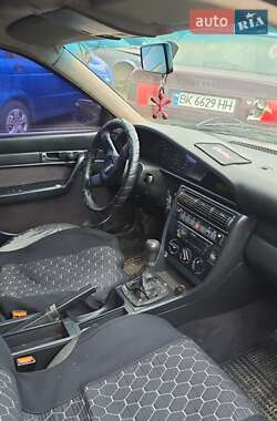 Седан Audi 100 1992 в Заречном
