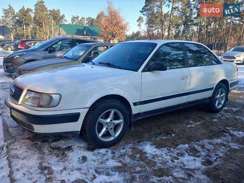 Седан Audi 100 1993 в Обухове