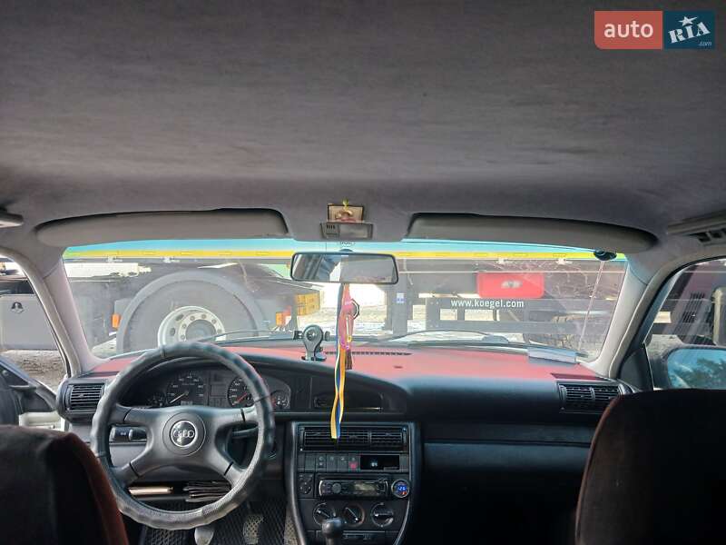 Седан Audi 100 1993 в Обухове