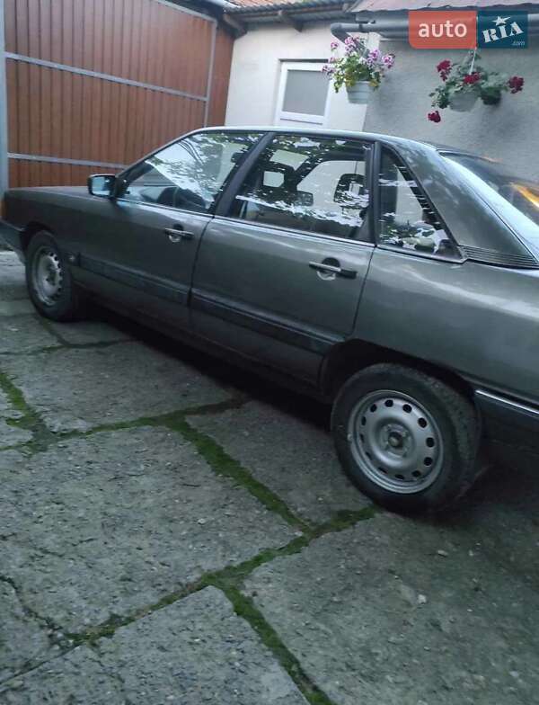 Универсал Audi 100 1985 в Ужгороде