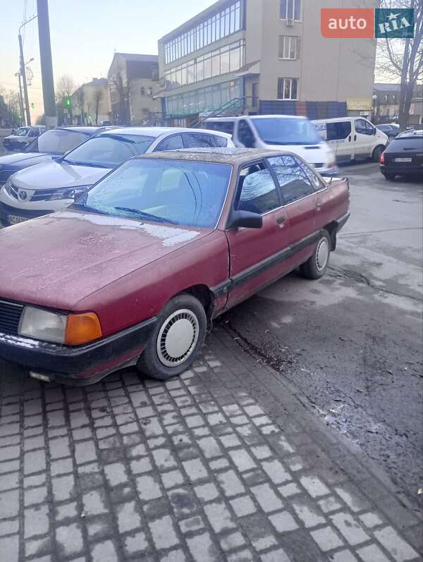 Седан Audi 100 1987 в Нововолынске
