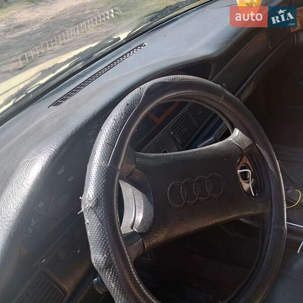 Седан Audi 100 1983 в Новой Ушице