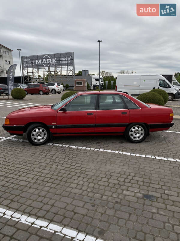 Седан Audi 100 1988 в Львові