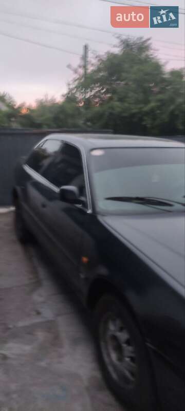 Седан Audi 100 1991 в Каневі