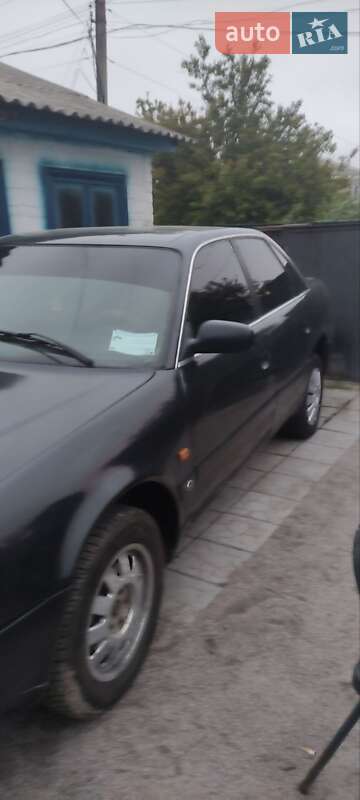 Седан Audi 100 1991 в Каневі