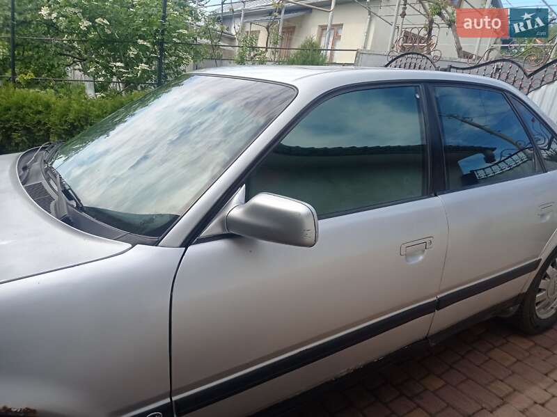 Седан Audi 100 1992 в Черновцах