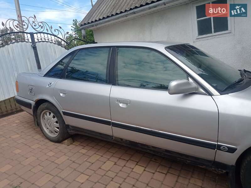 Седан Audi 100 1992 в Черновцах