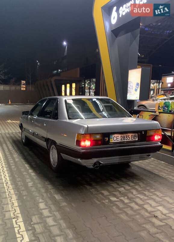 Седан Audi 100 1990 в 