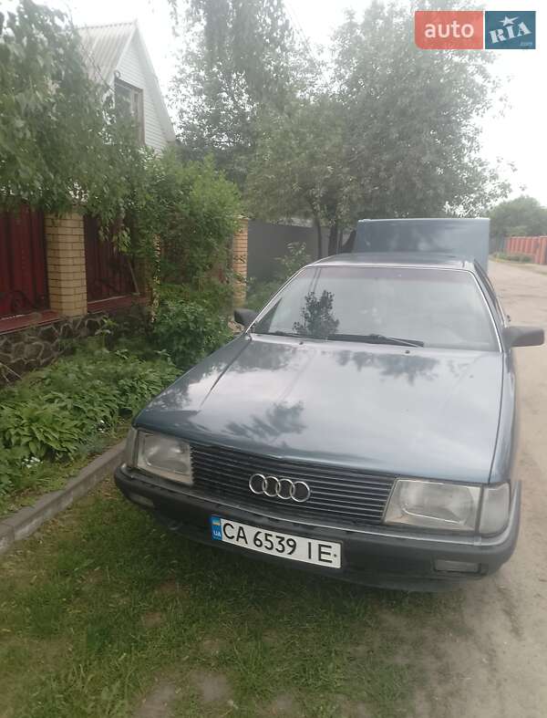 Седан Audi 100 1988 в 
