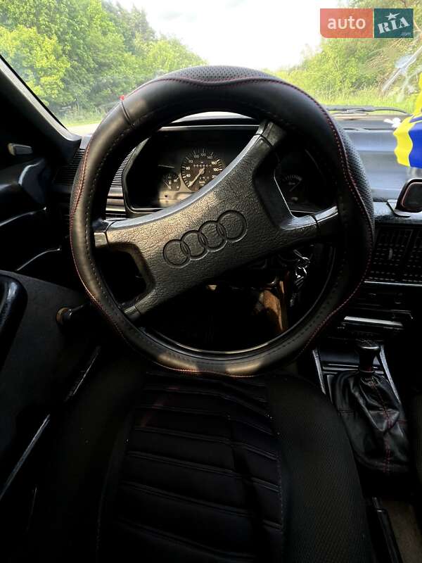 Седан Audi 100 1983 в Володимирі