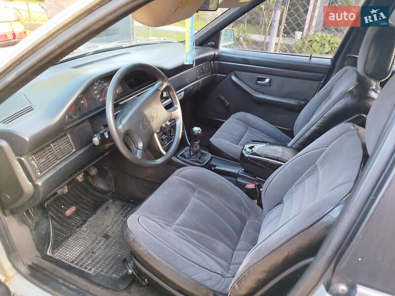 Седан Audi 100 1989 в Мукачево