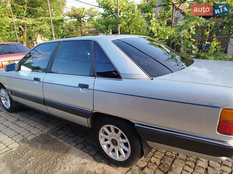Седан Audi 100 1989 в Мукачево