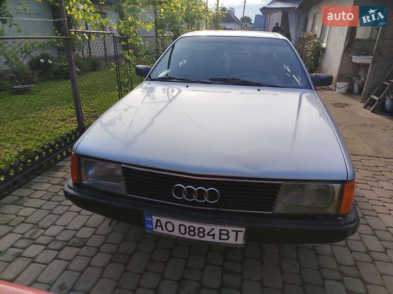 Седан Audi 100 1989 в Мукачево