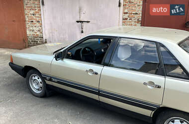 Седан Audi 100 1986 в 