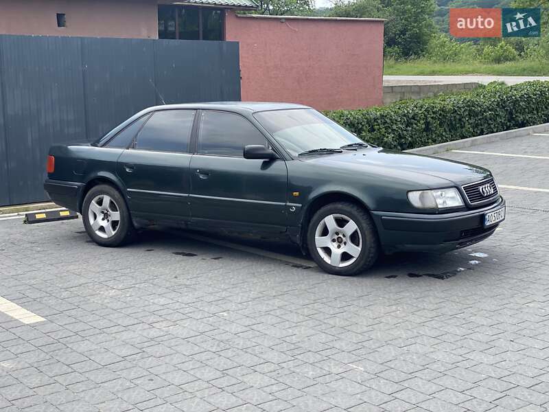 Седан Audi 100 1993 в Великому Березному