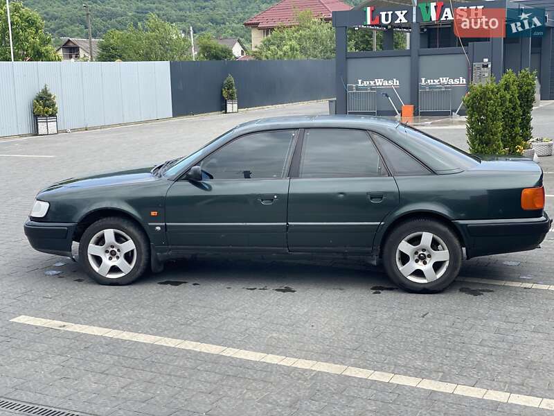 Седан Audi 100 1993 в Великому Березному