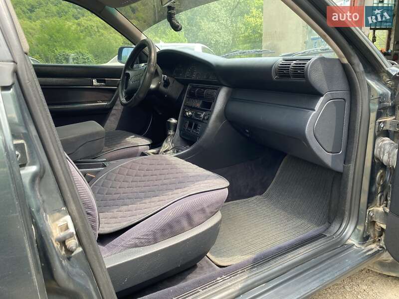 Седан Audi 100 1993 в Великому Березному