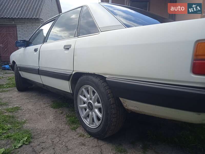 Audi 100 1990 Audi 100 1990