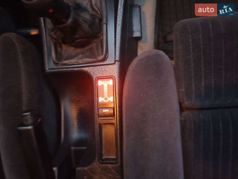 Седан Audi 100 1992 в Немирові