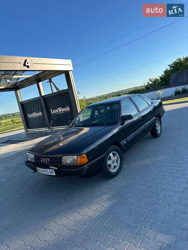 Седан Audi 100 1989 в Шумську