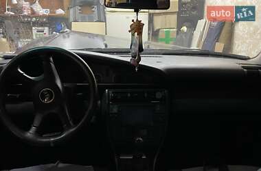 Седан Audi 100 1993 в 