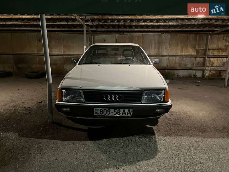 Седан Audi 100 1985 в Каменском