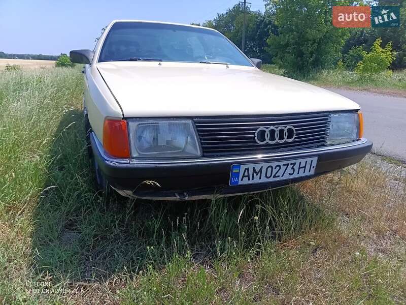 Седан Audi 100 1986 в 