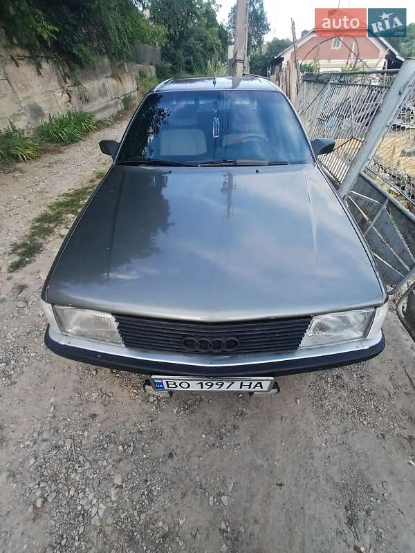 Седан Audi 100 1988 в Борщеве