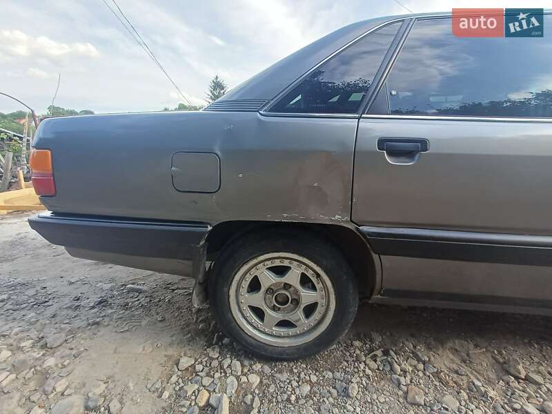 Седан Audi 100 1988 в Борщеве
