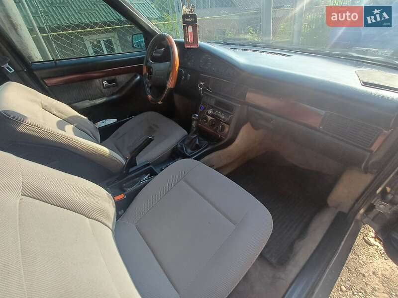 Седан Audi 100 1988 в Борщеве