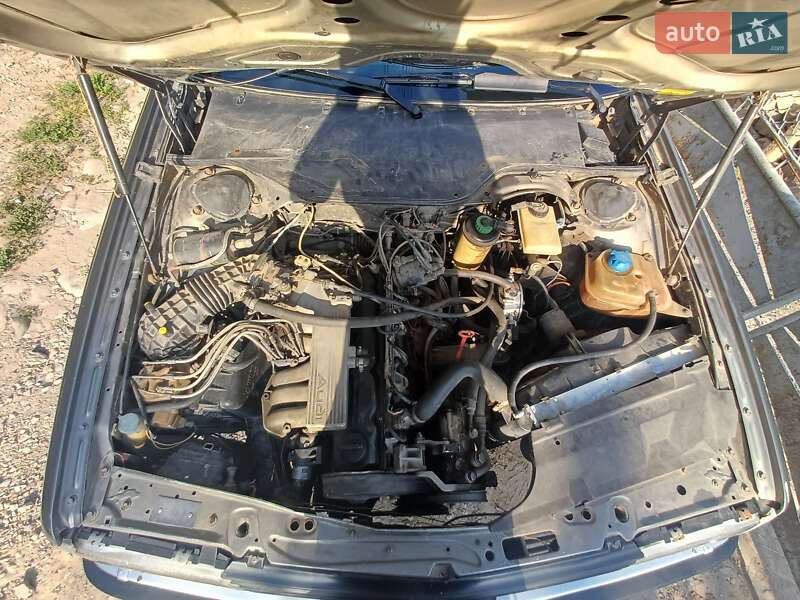 Седан Audi 100 1988 в Борщеве