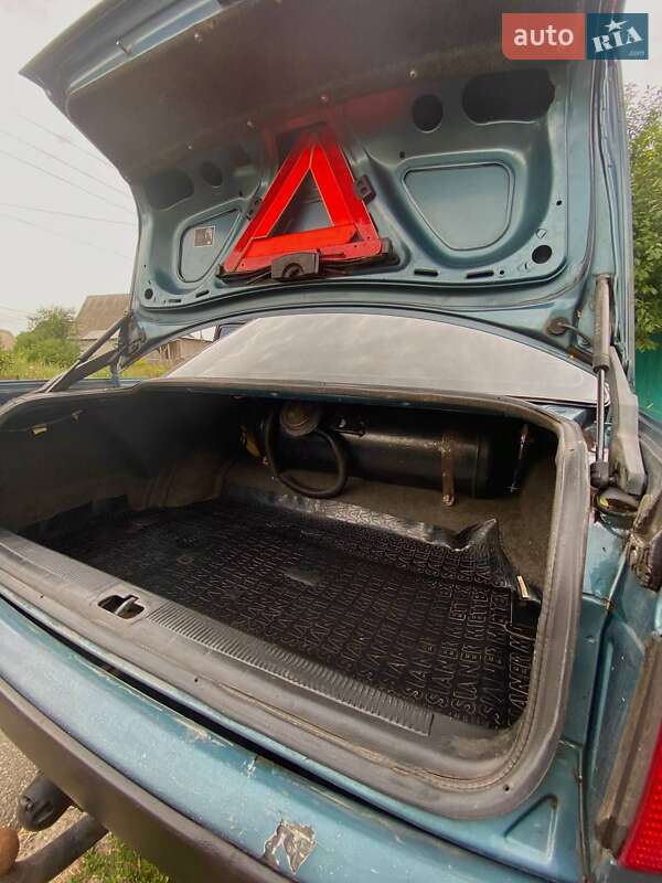 Седан Audi 100 1994 в Макарові