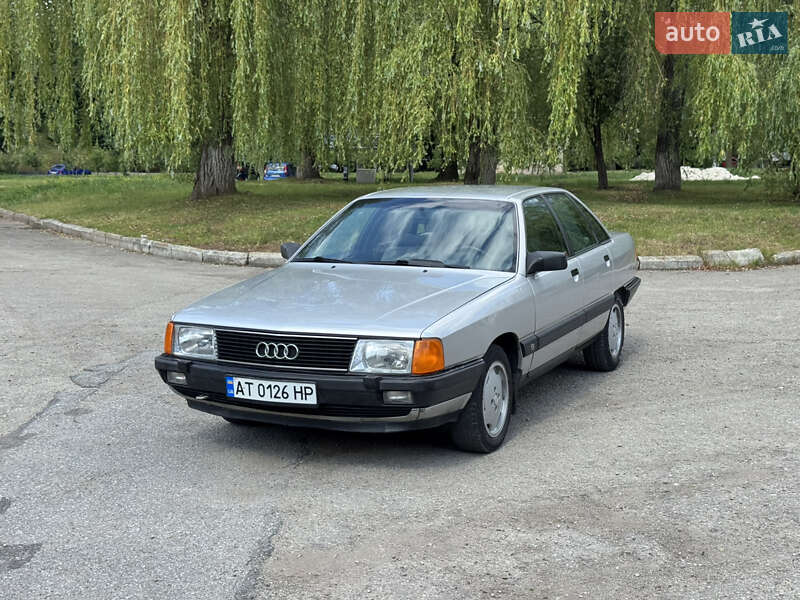 Седан Audi 100 1984 в Ивано-Франковске