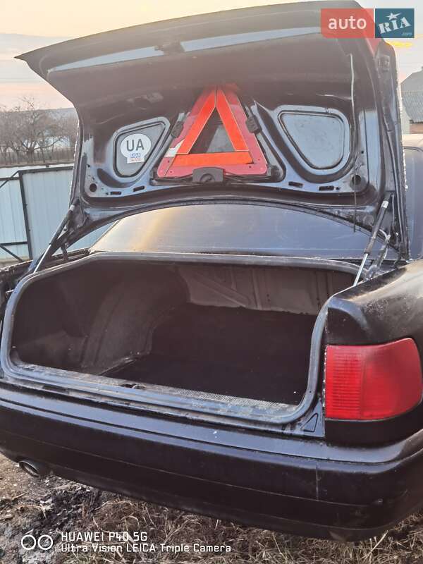 Седан Audi 100 1993 в Кельменцах