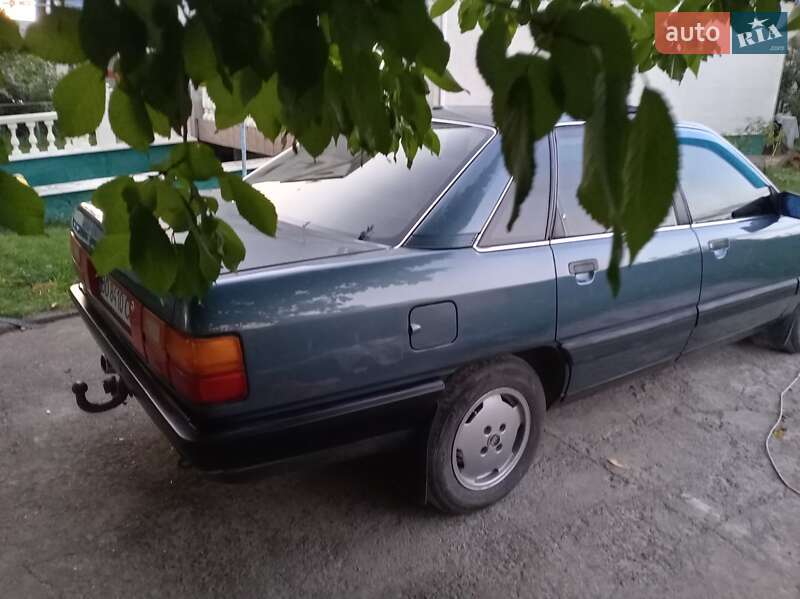 Седан Audi 100 1990 в Ладыжине