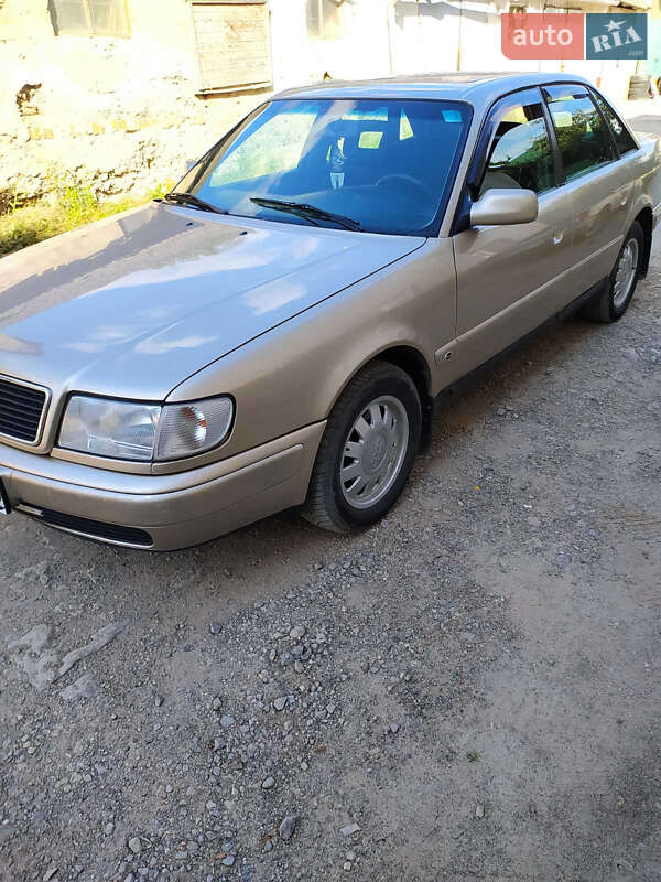 Седан Audi 100 1992 в Чорткові