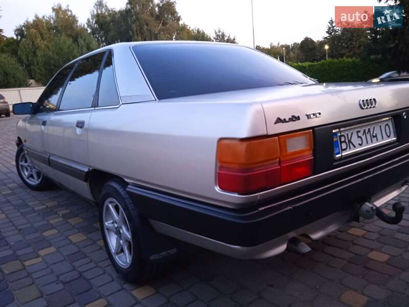 Седан Audi 100 1988 в Луцке