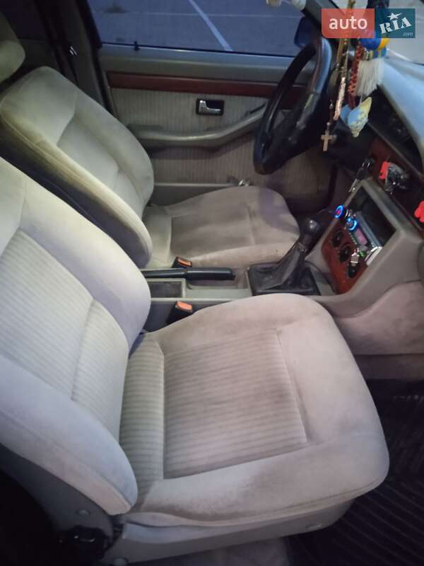 Седан Audi 100 1988 в Луцке