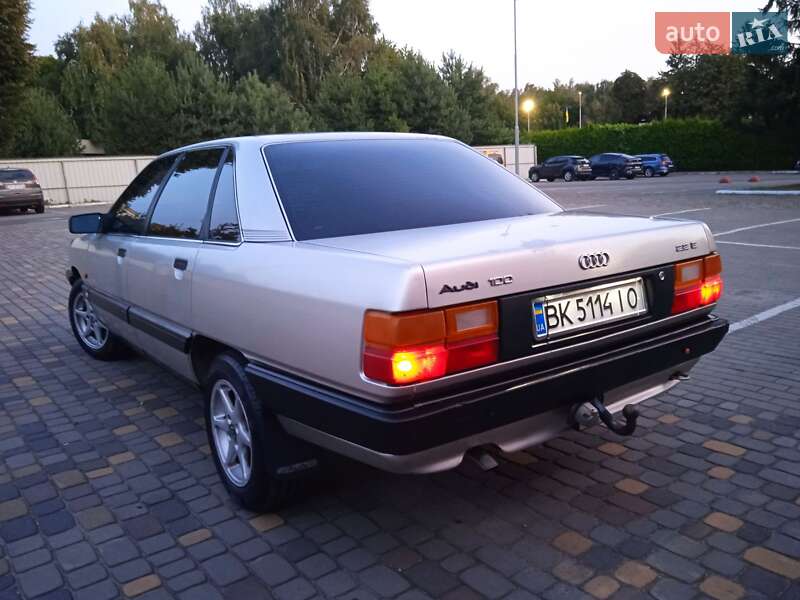 Седан Audi 100 1988 в Луцке