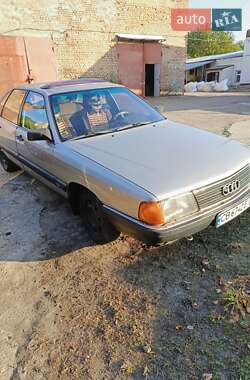 Седан Audi 100 1985 в Чернигове