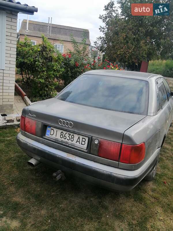 Седан Audi 100 1991 в Тростянце