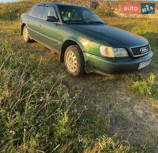 Седан Audi 100 1993 в Кельменцах
