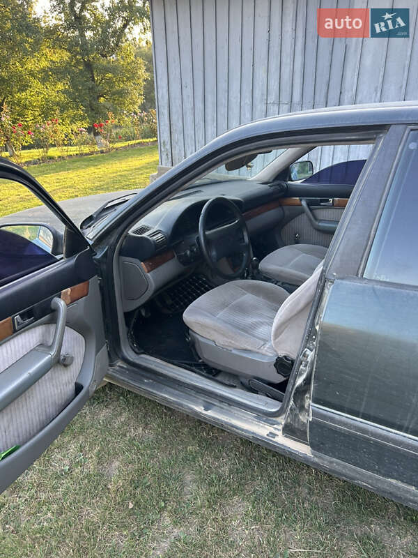 Седан Audi 100 1992 в Косове